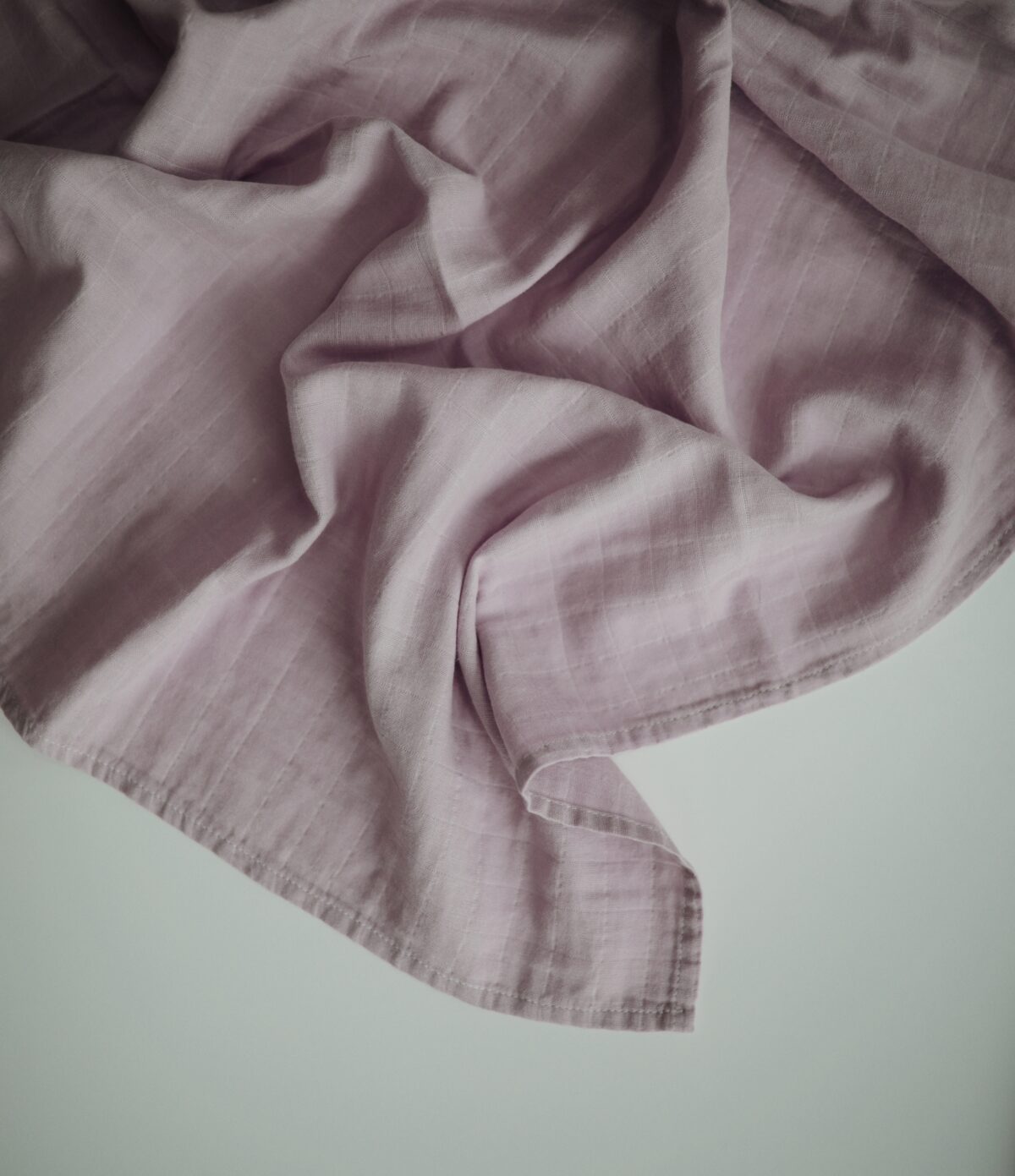 mushie-swaddle-soft-mauve